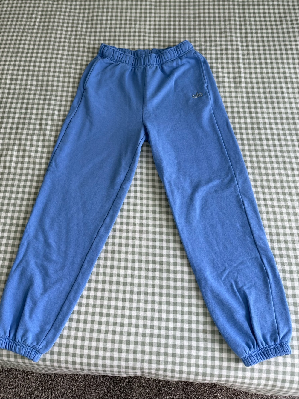 Alo Accolade Sweatpants Joggers- Crystal Clear Blue - Picture 4 of 7